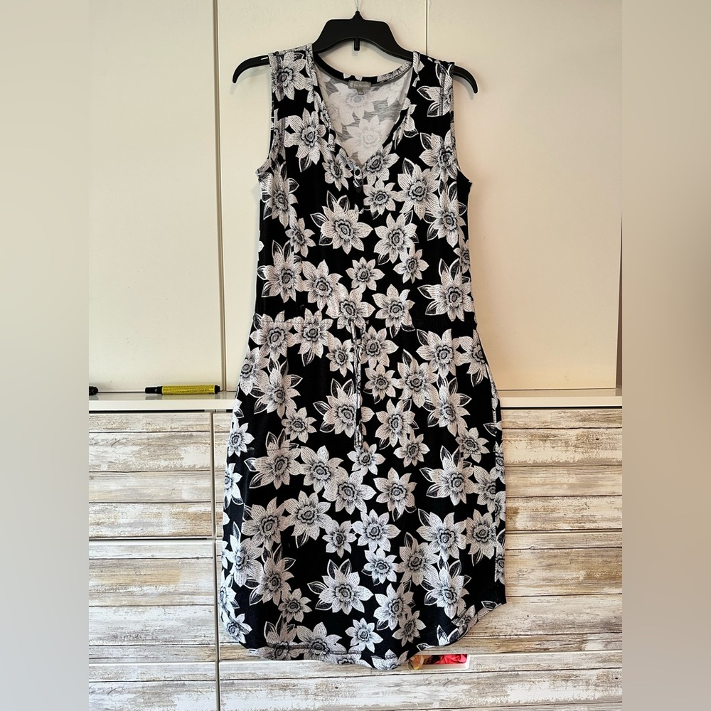 🌼 T by Talbots Black & White Floral Sleeveless Dress Size S